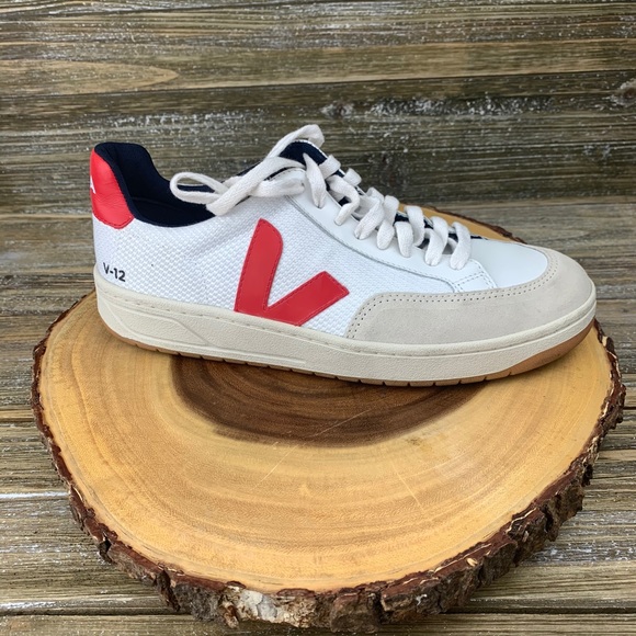 Veja Shoes - Veja v12 Women’s size 9 like new condition